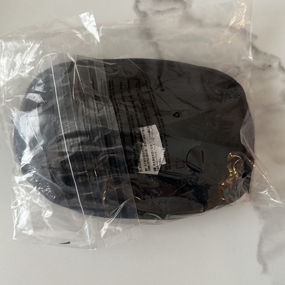 New Lululemon Everywhere Belt Bag 1L Black - Picture 3 of 9